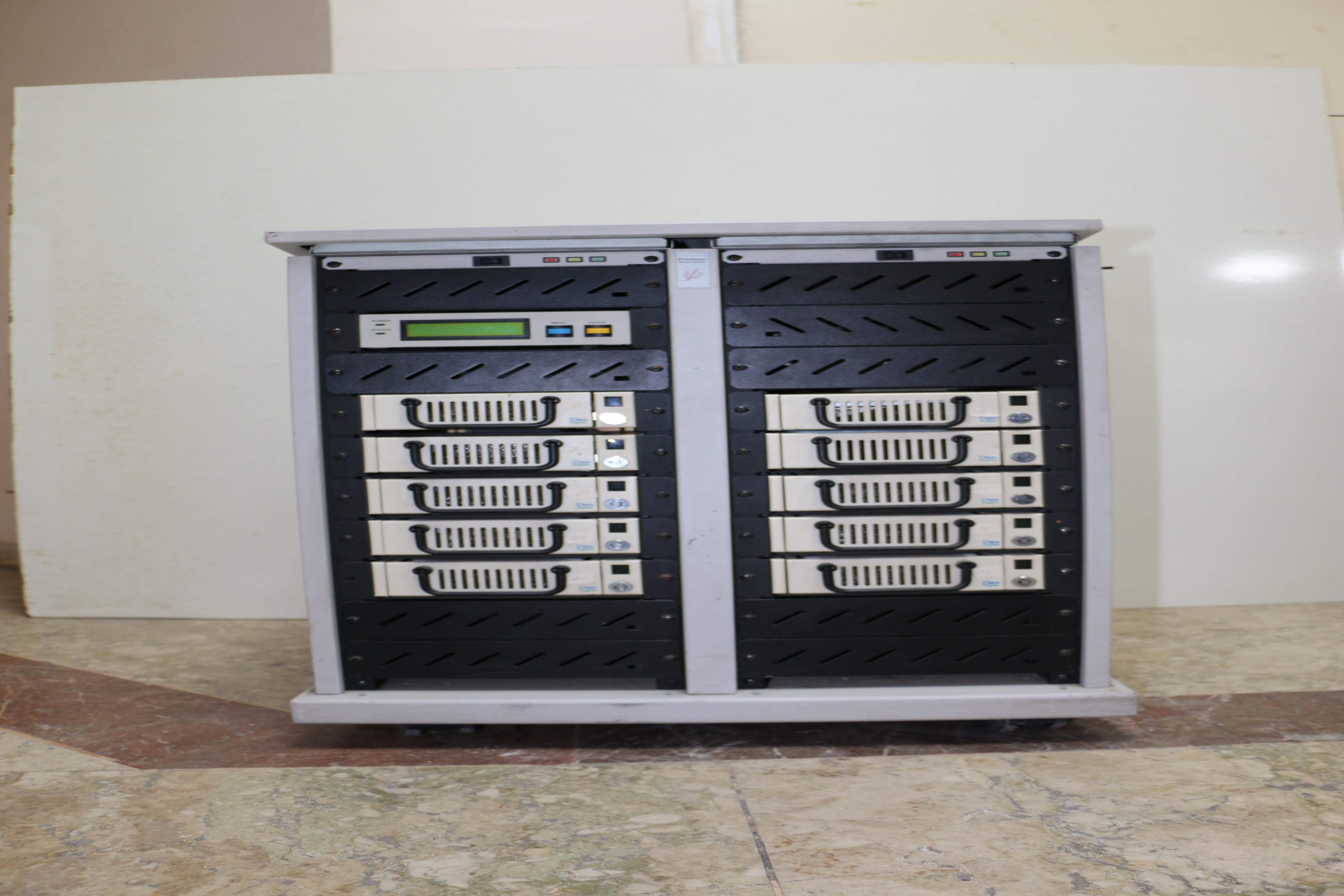 Sunucu Kabini (Rack)
