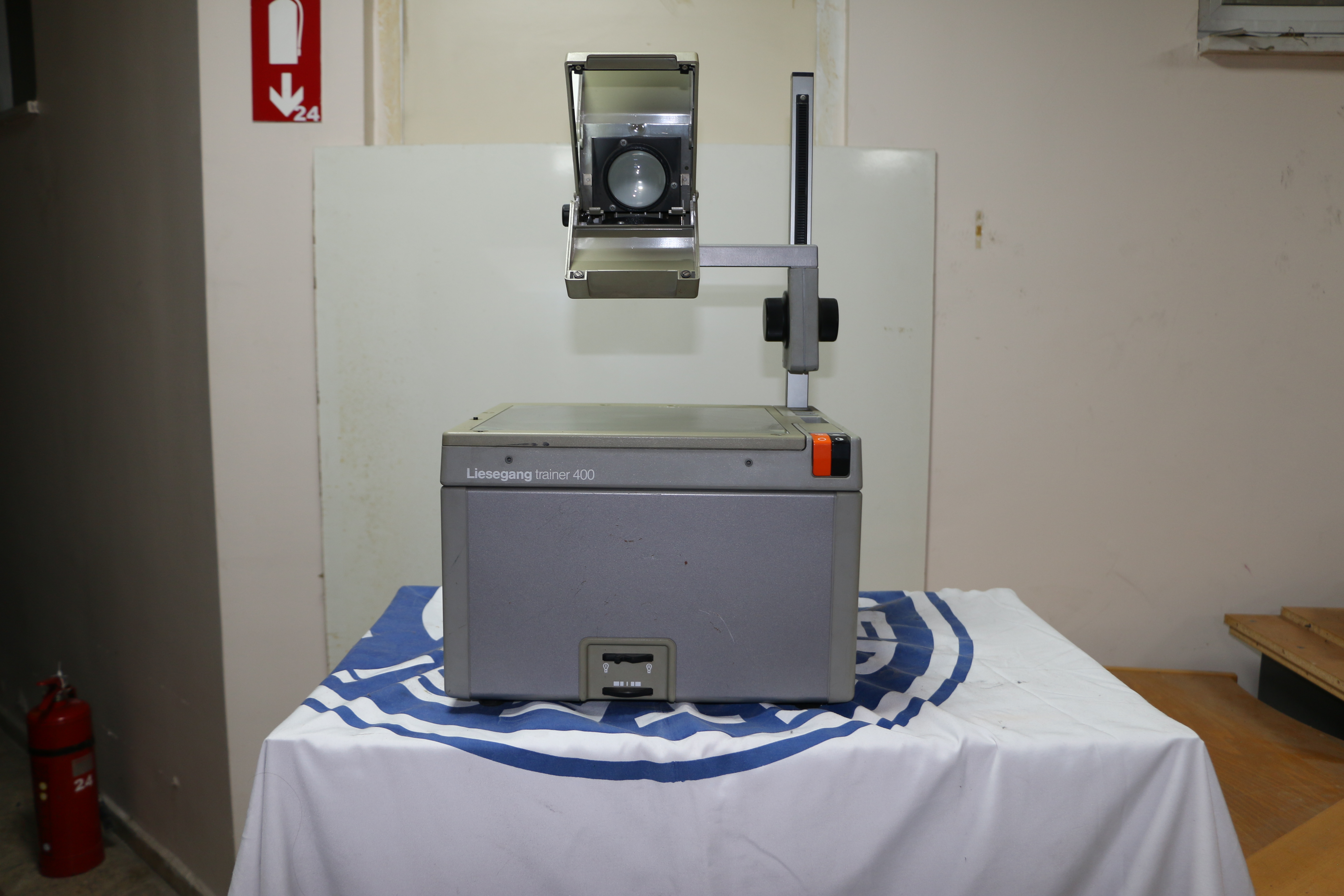 Liesegang Trainer 400 Tepegöz Projektör