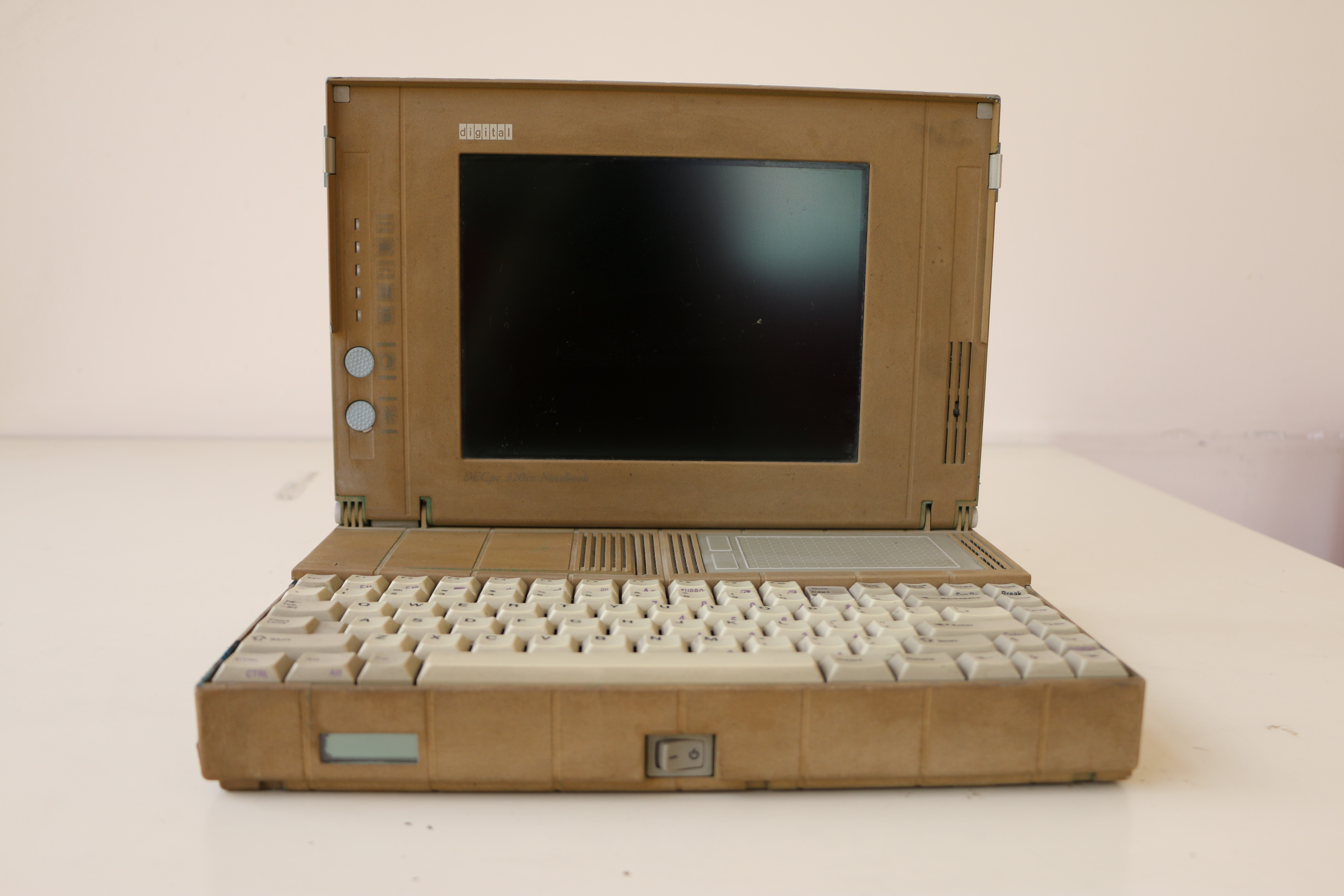 DEC HiNote Laptop 1994