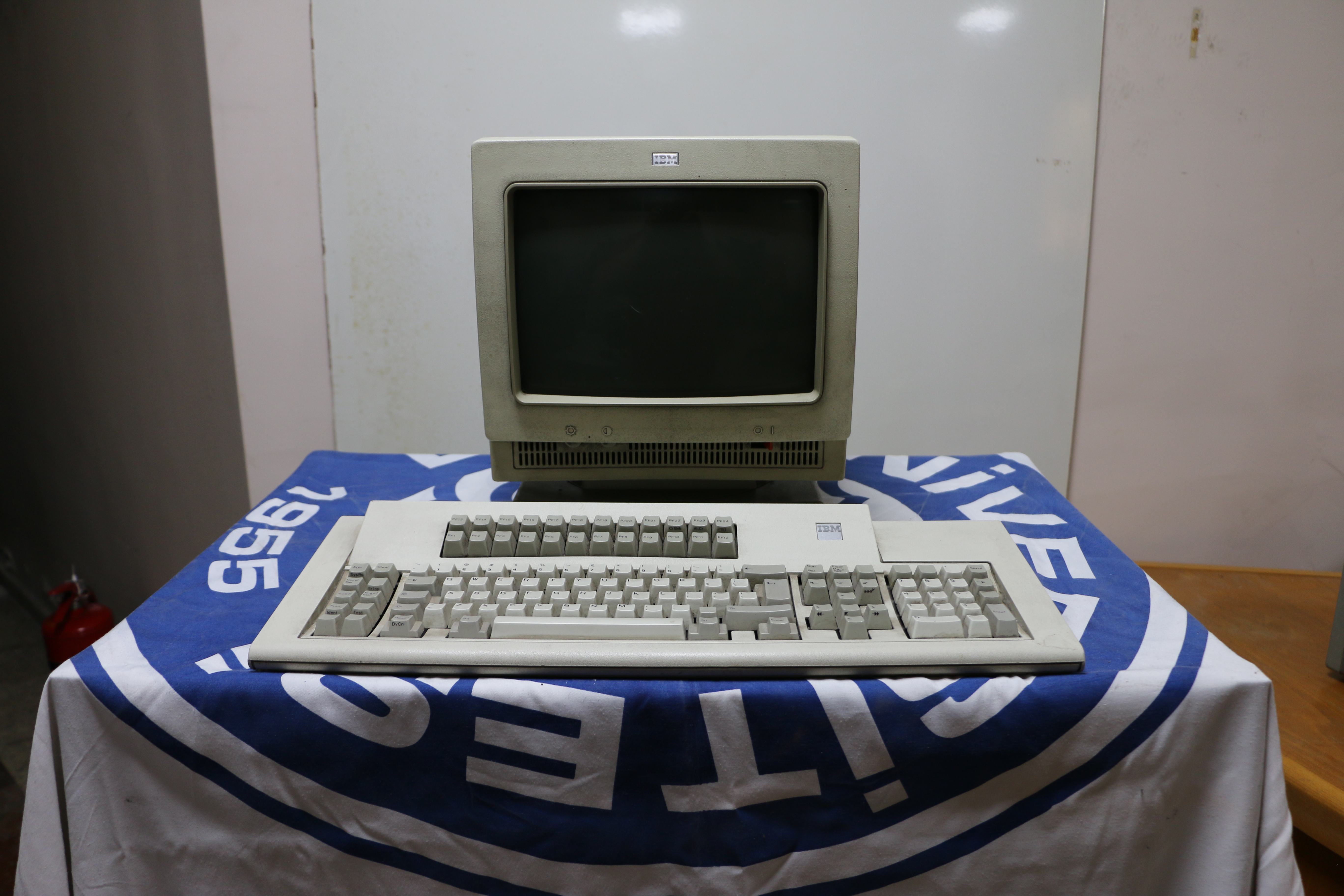 IBM PS/2 Bilgisayar ve Model M Klavye