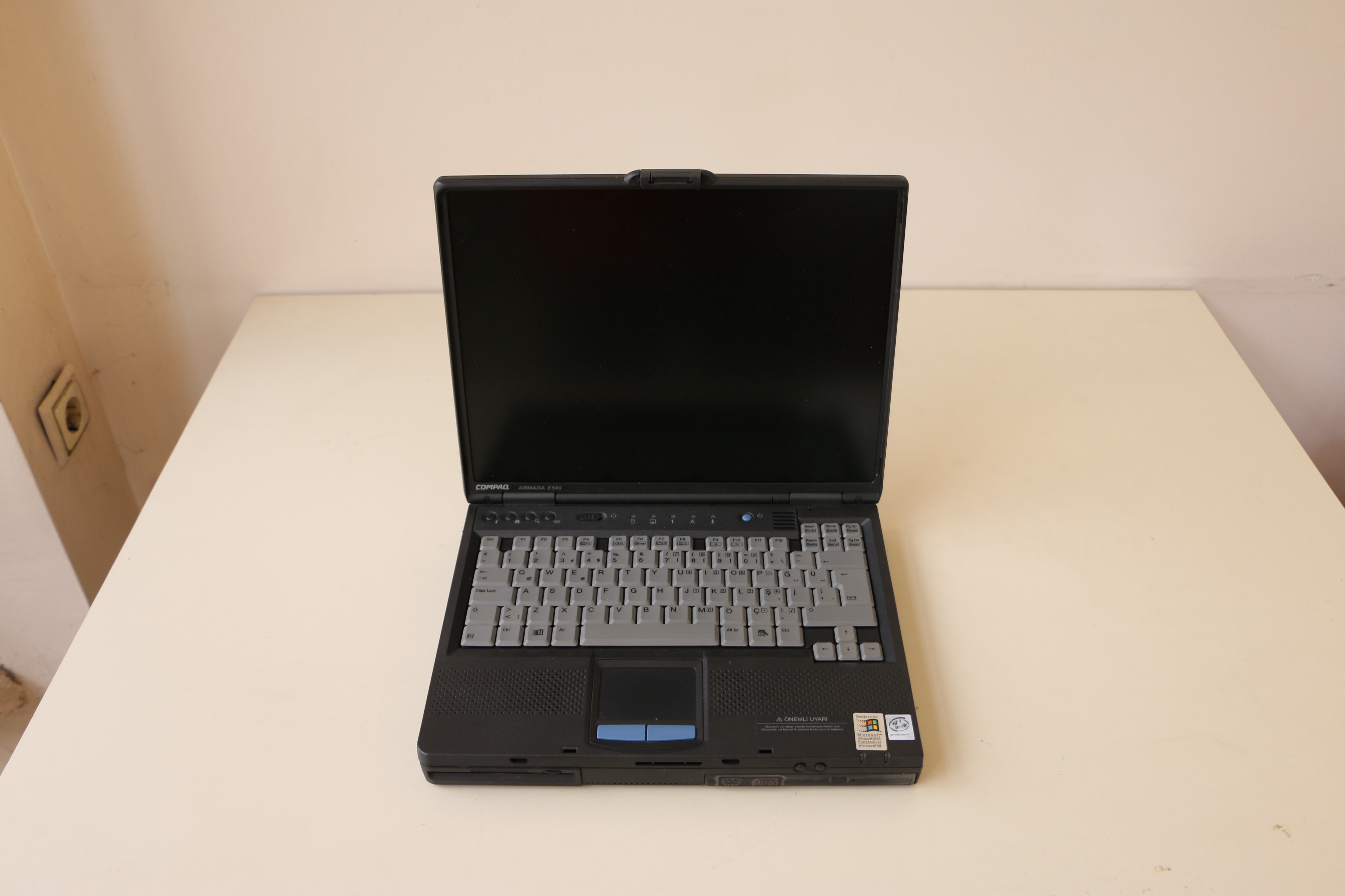 Compaq Armada E500 Laptop