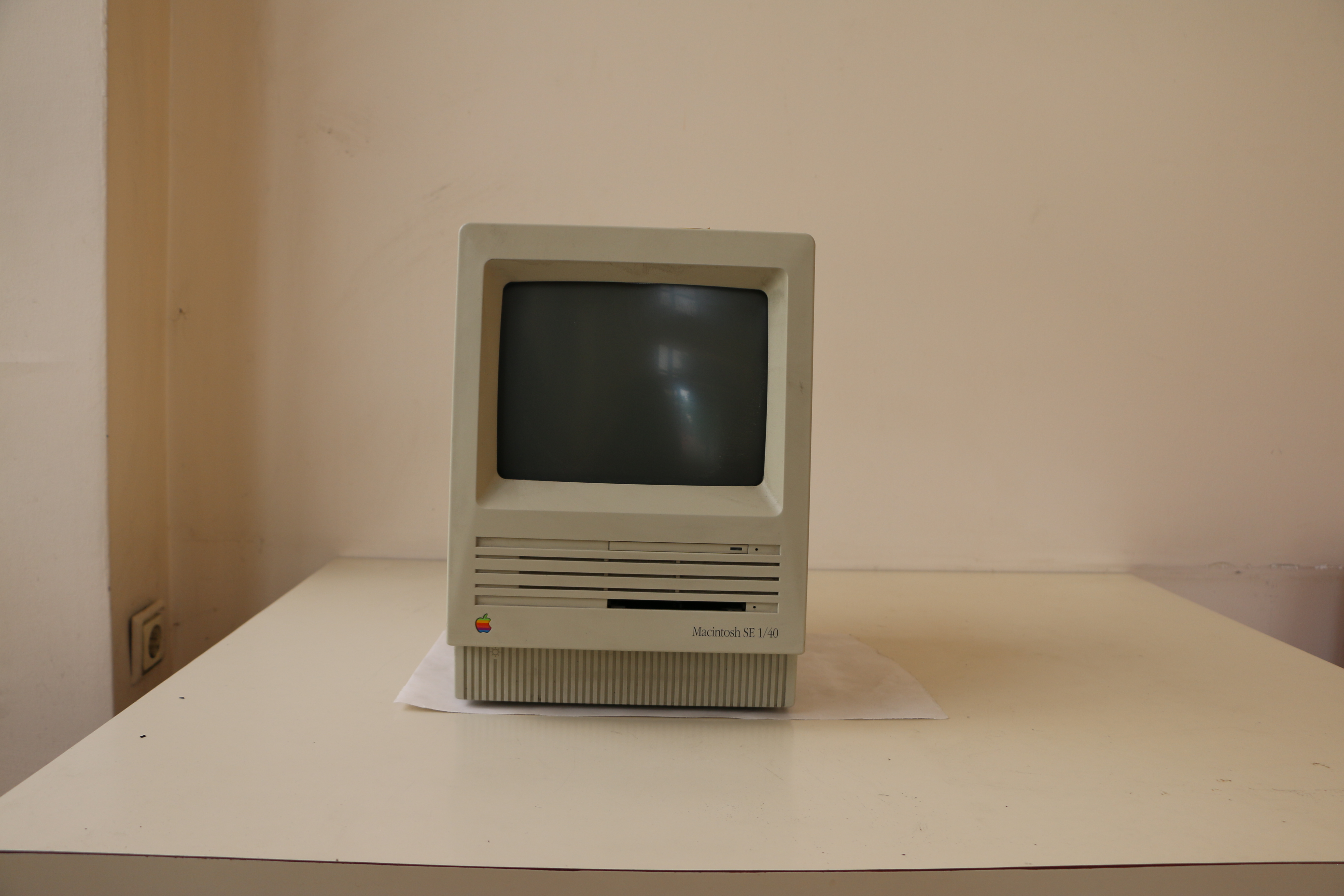 Apple Macintosh SE